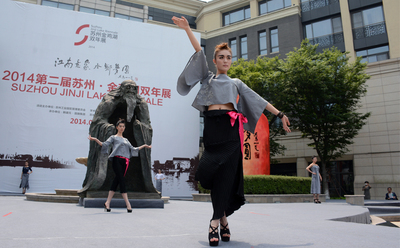 2014 Suzhou Jinji Lake Biennale Opens Dialogue About Suzhou Industrial Park and Art