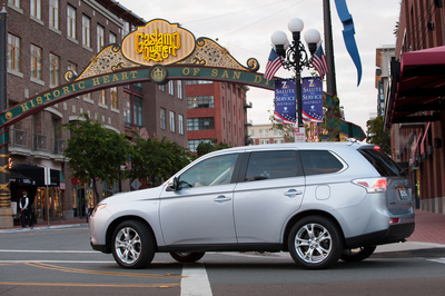 2014 Mitsubishi Outlander Named to Kelley Blue Book's KBB.com "10 Most Affordable 3-Row Vehicles" List