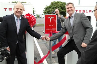 Tesla erweitert Supercharger-Netzwerk in DACH Region