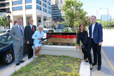Chicago Cultural Mile representatives and elected officials cut ribbon on new bronze signs on Michigan Avenue
