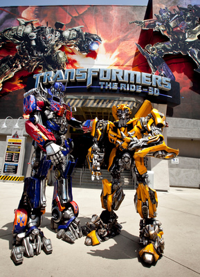 OPTIMUS PRIME and MEGATRON “Roll Out” the Red Carpet for Universal Studios Hollywood’s First-Ever ‘TRANSFORMERS Fan Experience’ Featuring the New OPTIMUS PRIME Movie Vehicle, Stan Bush Concert Performance and After-Hours Access to ‘Transformers: The Ride-3D,’ on June 20.