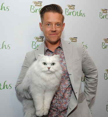 Richard Blais with the Fancy Feast cat at the launch of Fancy Feast(R) Broths