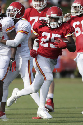 All-Pro Kansas City Running Back Jamaal Charles To Wear Cutters Gloves