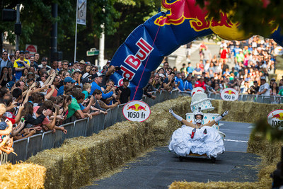 STEEPNESS IN SEATTLE: 46,000 Spirited Spectators Cheer on 36 Fearless Racers at Red Bull Soapbox Race