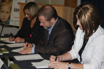 Cheryl Gayheart, Plant Farley Site Vice President, Danny Bost, Southern Nuclear Chief Nuclear Officer, and Anna Jerry, IBEW Local 796 President, sign the new five-year contract at Plant Farley on Aug. 25. They were also joined by Casey Shelton, IBEW System Council U-19 Business Manager, and Cheryl Brakefield, Southern Nuclear Vice President, Treasurer and Secretary.