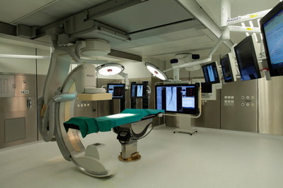 The AlluraClarity family is designed for your hybrid surgery lab, combining the capabilities of an endovascular suite with all the requirements of the OR environment. You’ll find optimum patient accessibility and full body coverage for procedures like TAVR and EVAR, combined with the flexibility to easily convert from an endovascular to an open surgery procedure.