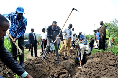 Kagame Leads Rwanda in Monthly Cleaning Exercise, Reports KT Press