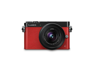The Ultimate Digital Mirrorless Camera in an Ultra Compact Size - New LUMIX DMC-GM5 with a Live View Finder