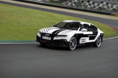 Audi va al circuito con el coche con conducción pilotada más deportivo del mundo