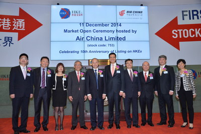 The management of Air China and representatives from Cathay Pacific to congratulate Air China on the 10th anniversary of its listing during the market opening ceremony at the Stock Exchange of Hong Kong.