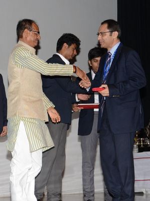 NIIT Limited CEO Designate Felicitated With the Distinguished Alumni Award