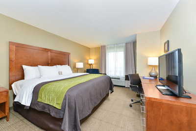 Comfort Inn & Suites, guest room, Sioux Falls, SD