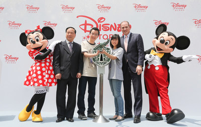 Fans open the first Disney Store in China