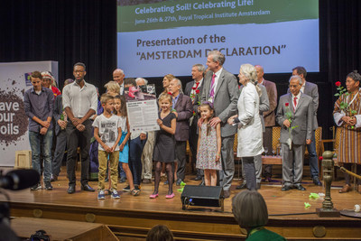 New Generation Appeals to World Leaders: 'Save Our Soils for Us and Our Children!'