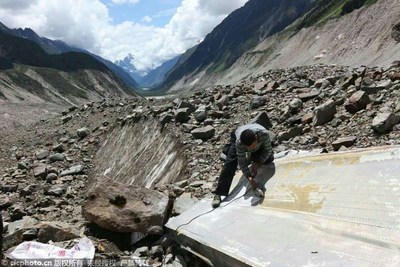 On August 5, volunteers collected wreckage in the 4,200-meter-high area