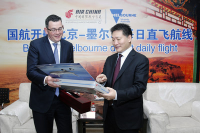 The Vice President of Air China, Mr. Wang Ming Yuan, exchanged the gifts with the Premier of Victoria, Australia, the Hon. Daniel Andrews MP.