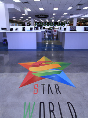 Star World opened its first store with the participation of Leslie Rosales, General Manage, Rick Hutton, CEO, former President of Mexico Vicente Fox, Jerry Azarkman, President and Founder and Stephen Klein, CFO. The new retailer is blending the best technology with atmosphere, premium products, financing and superior customer service. Photo credit: Star World, Julian Toro