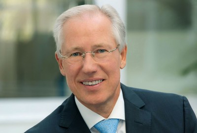El doctor Ralf Köster reconocido como "Empresario del Año 2015"