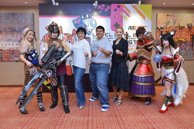 Group photo of cosplayers with MDeC CEO Dato’ Yasmin Mahmood (third from left), MDeC’s Director of Creative Multimedia Division Mr. Hasnul Hadi Samsudin (fourth from left) and Gamefounders Co-founder & CEO Ms. Kadri Ugand (third from right) striking a battle pose.