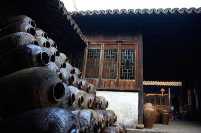 Zhouzhuang's historic folk liquor distillery brews yellow rice wine and history
