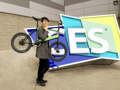 Yunmake CEO Qiu Yiwu with the Yunma EVELO e-bike