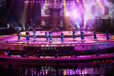 Tourists Immersed in the Live Performance "Zhouzhuang in Four Seasons" in April with Local Residents