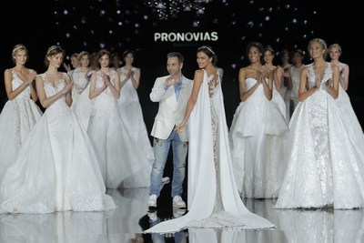 Zahlreiche international bekannte Gesichter aus der Gesellschaft und eine fantastische Reihe von Models gaben sich bei der großen PRONOVIAS Fashion Show ein Stelldichein