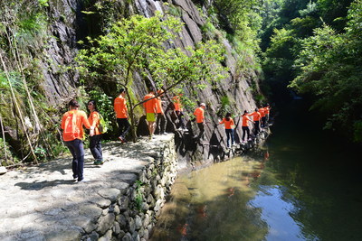 Huangling village has recently announced the launch of an all-new outdoor adventure program in the Shimen mountain gorge, offering a wide range of tailored expedition activities for individuals and groups.