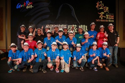 Group photo of GeekPwn competitors and judges