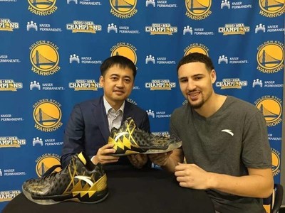 Ding Shizhong, Chairman and CEO of ANTA Sports with endorser Klay Thompson