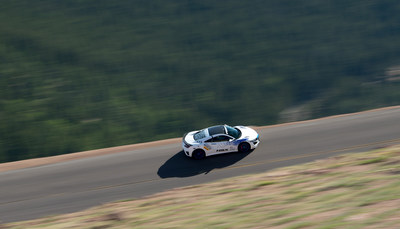 2017 Acura NSX Supercar Claims Class Victory in North American Racing Debut at Pikes Peak International Hill Climb (PRNewsFoto/Acura)