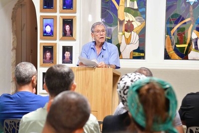 Best Selling Author Amos Oz visit Friends of Zion  Museum in Jerusalem