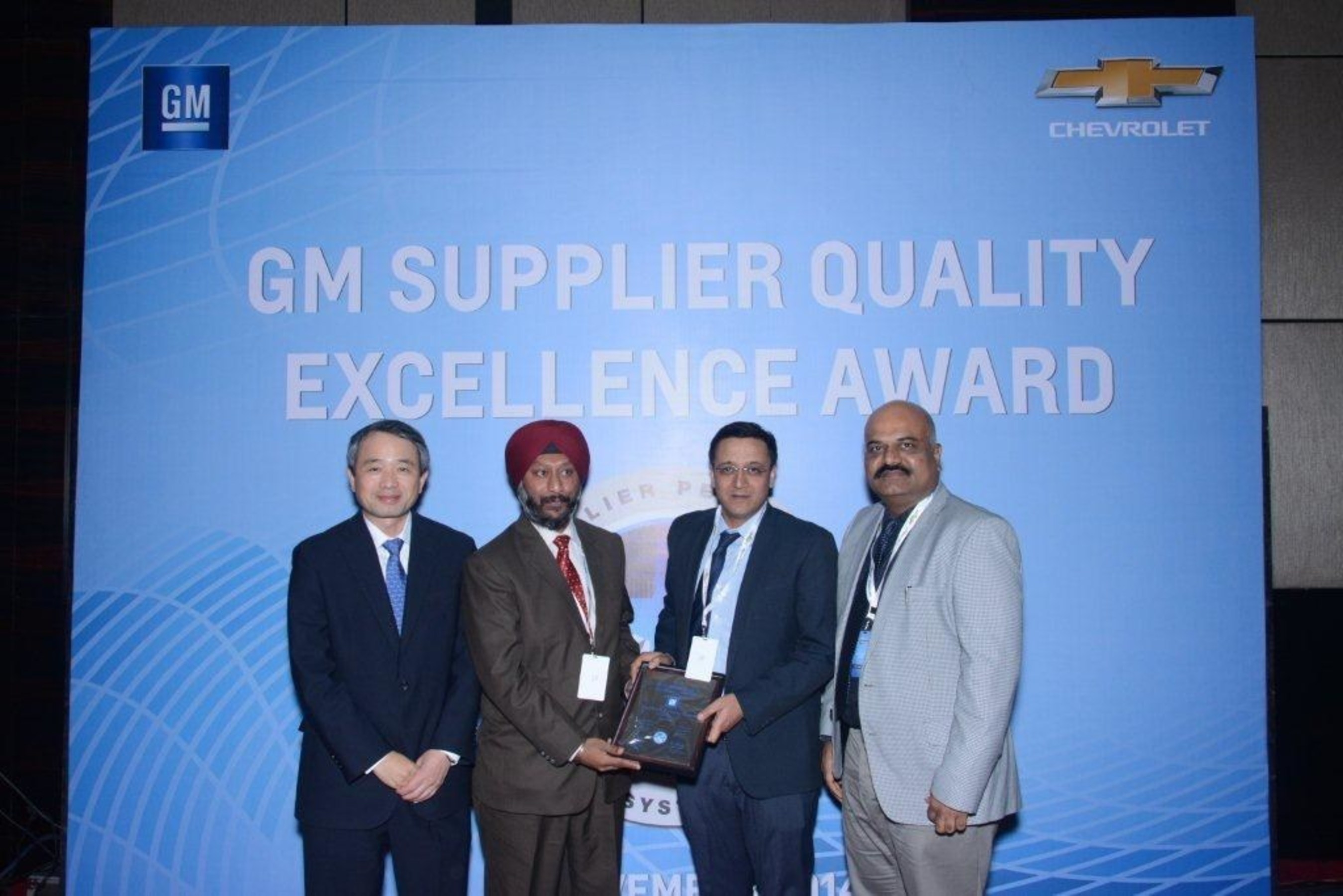 Yongjoo Huang, Director Powertrain, GM International Operations (far left), and Praveen Patravali, Plant Head, GM India Powertrain Plant (far right), presented the 2014 Supplier Quality Excellence Award from GM India to Darshan Pal Singh, Quality Manager, BorgWarner Emissions Systems India (middle left), and Anshul Gupta, Head of Sales, Marketing and Program Management, BorgWarner Emissions Systems India (middle right).