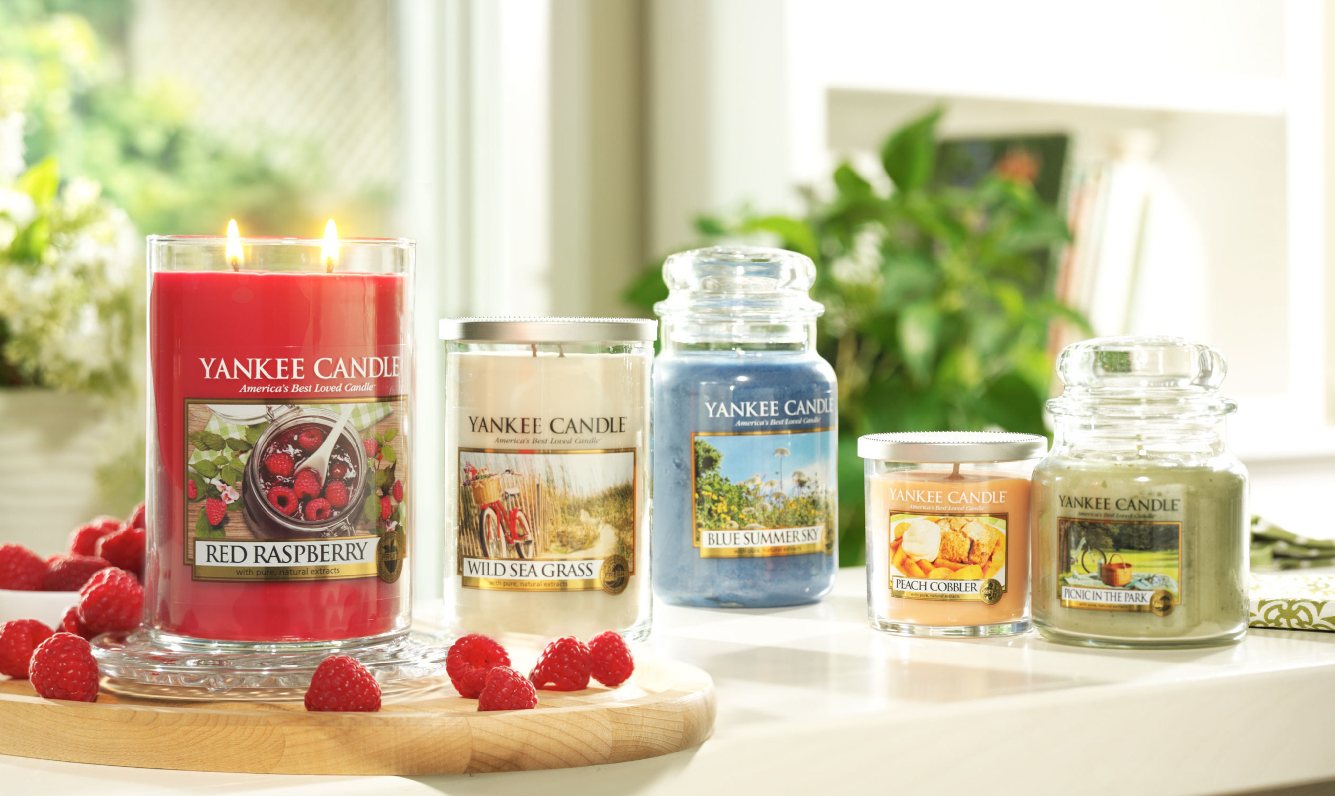 Introducing Yankee Candle's five new spring 2015 fragrances in its classic jar form.