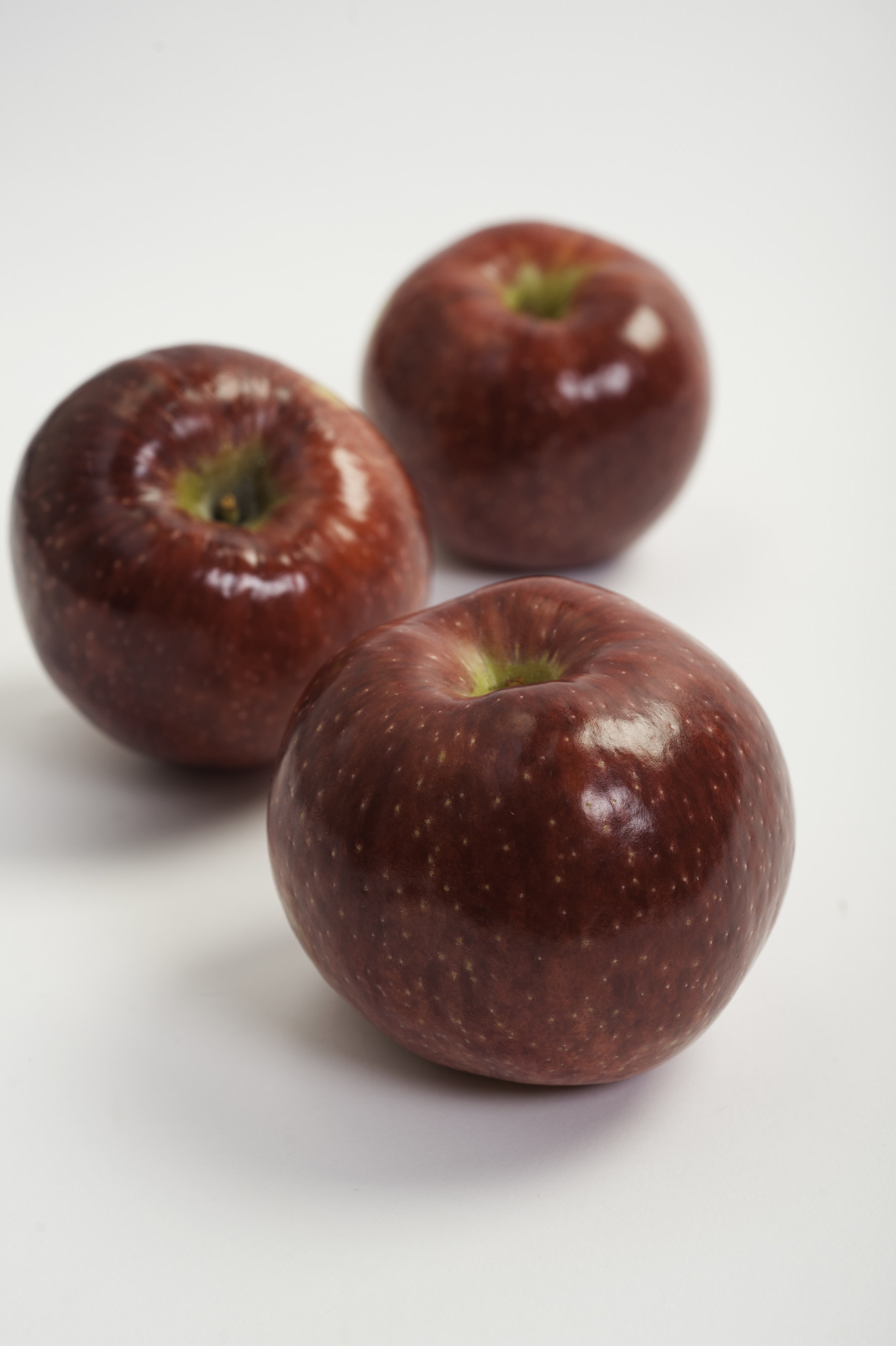 The new Pazazz apple is crisp and juicy with the right mix of sweet and tart. The fact that it is a late-harvest apple allows you to enjoy apples in the cold winter months.