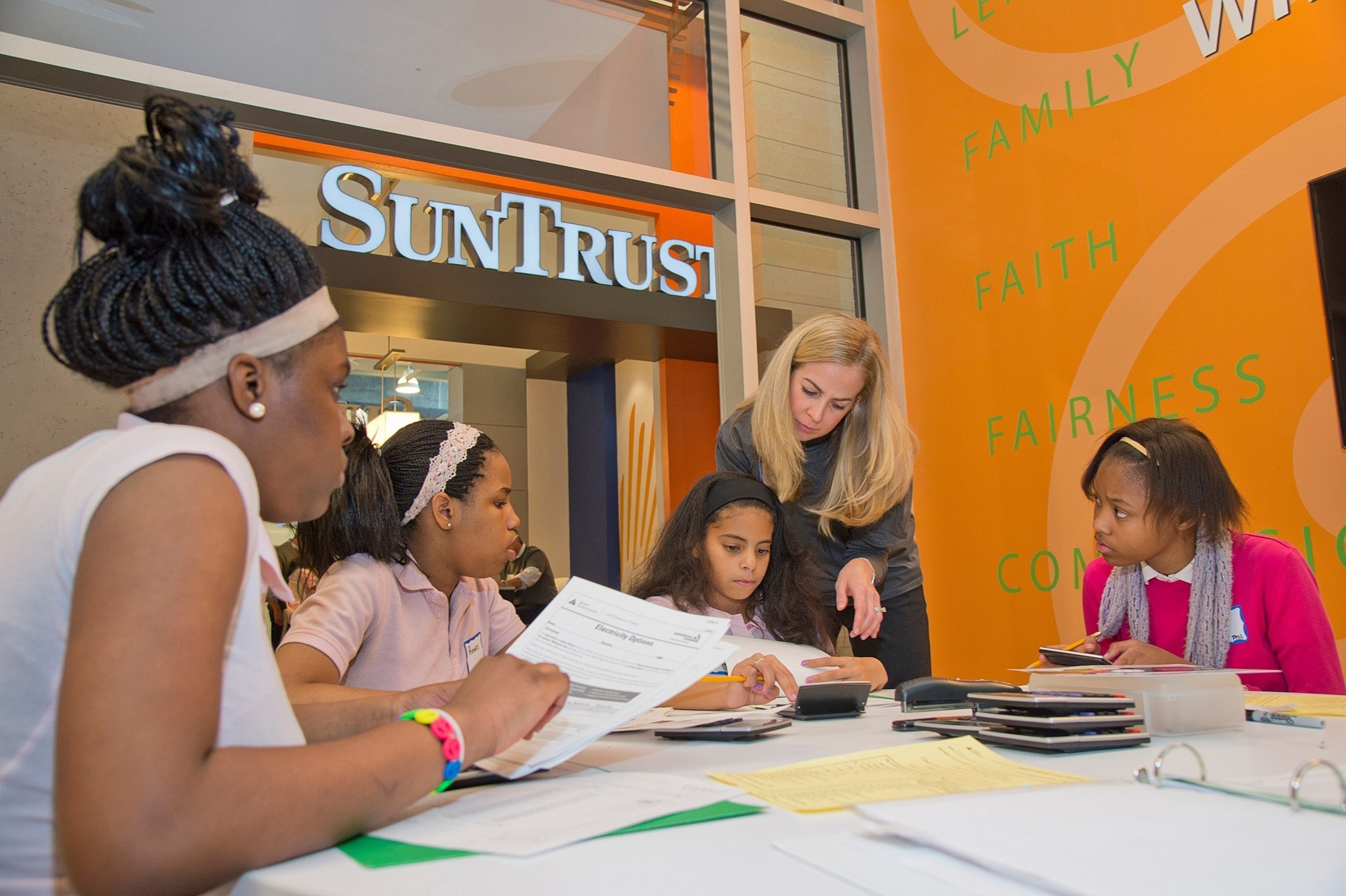 SunTrust teammates' volunteer efforts often focus on organizations that support financial education, where they share the value of planning, budgeting and making sound financial decisions.