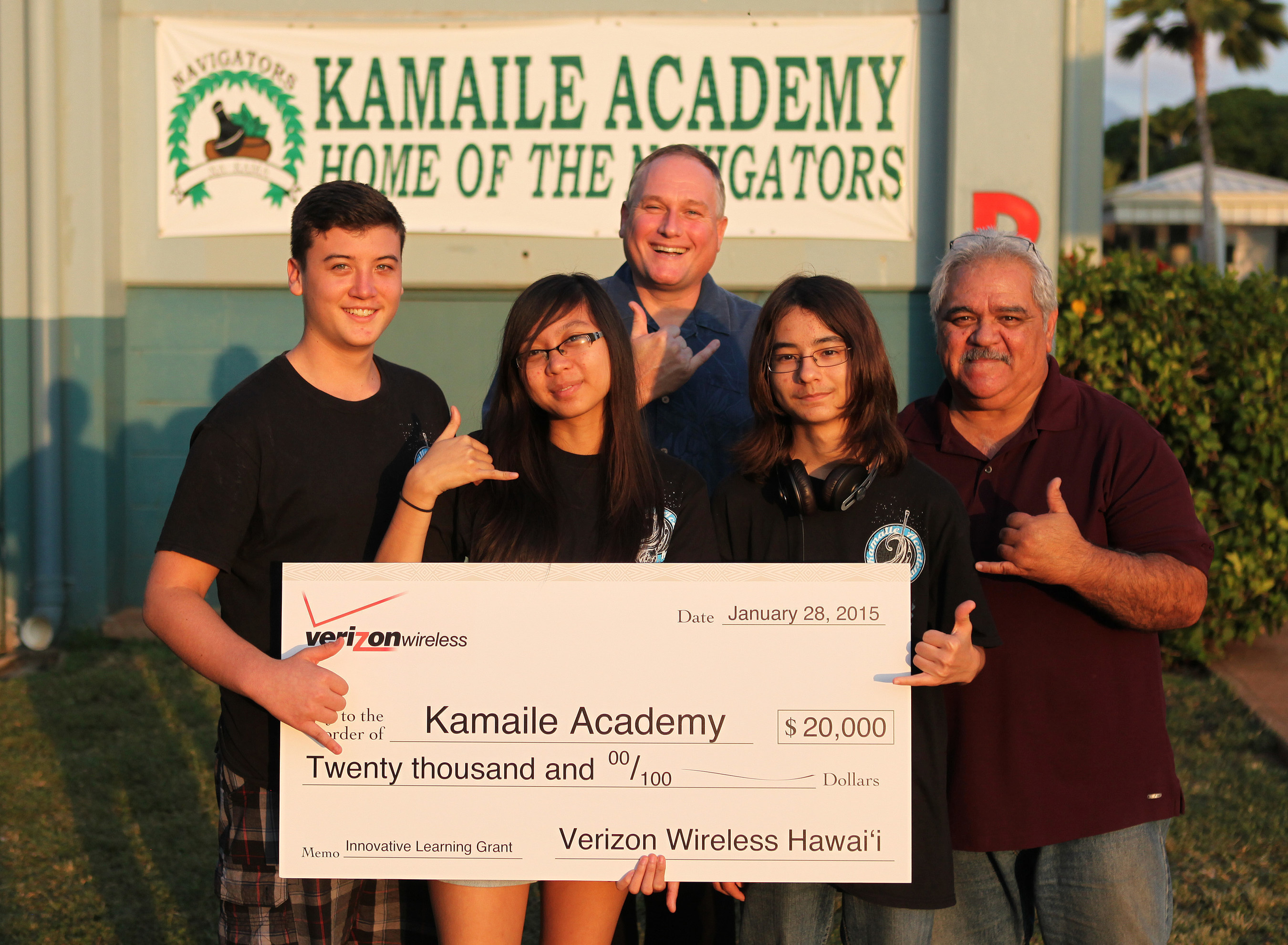 Kamaile Academy students Ian Sholtis, Rexel Boter and Coepland Talkington receive a Verizon Innovative Learing Grant from Edward Wright of Verizon Hawai'i.