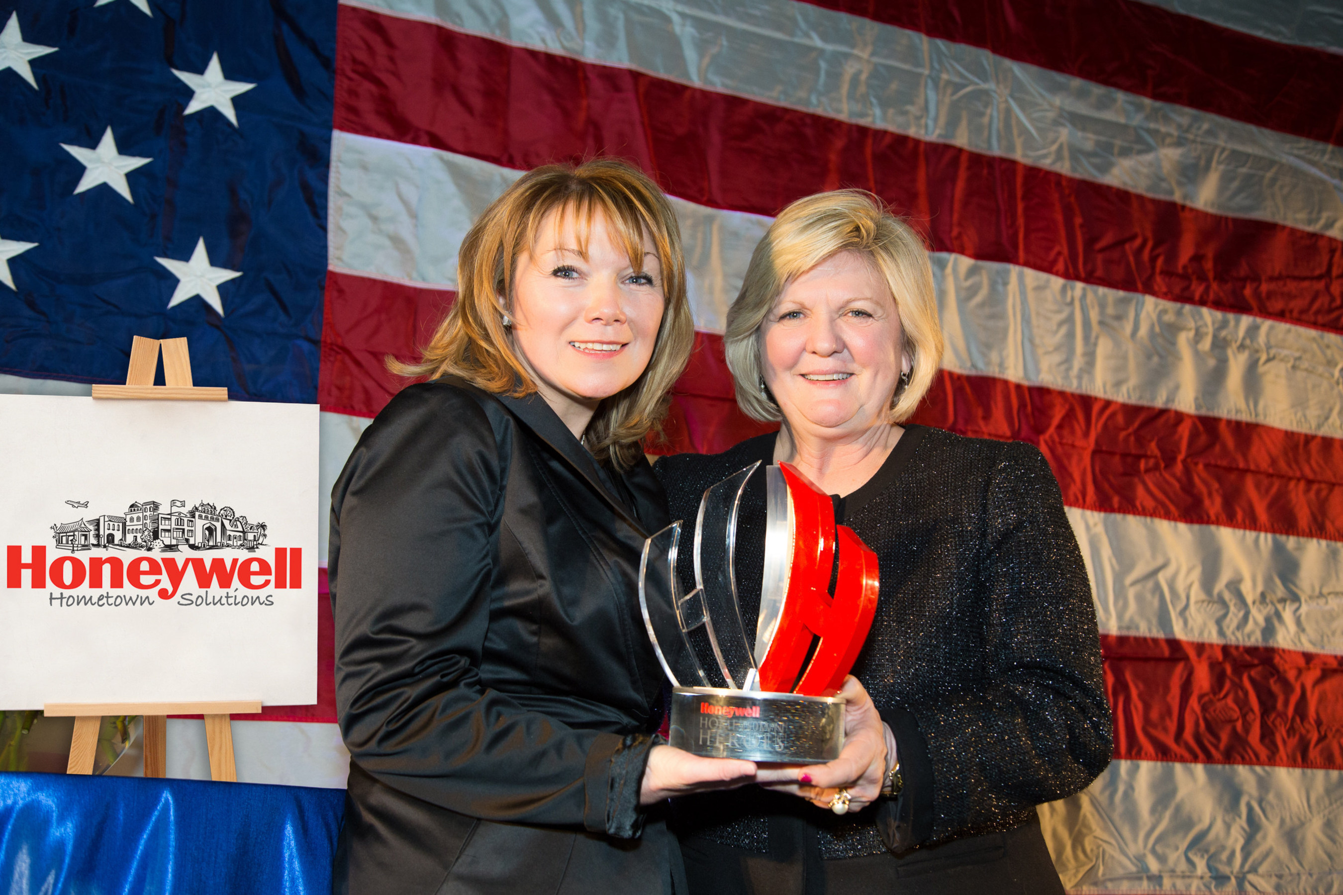 Honeywell Hometown Solutions Director Kerry Kennedy presents the Honeywell Hometown Heroes Award to USSRC CEO Deborah Barnhart