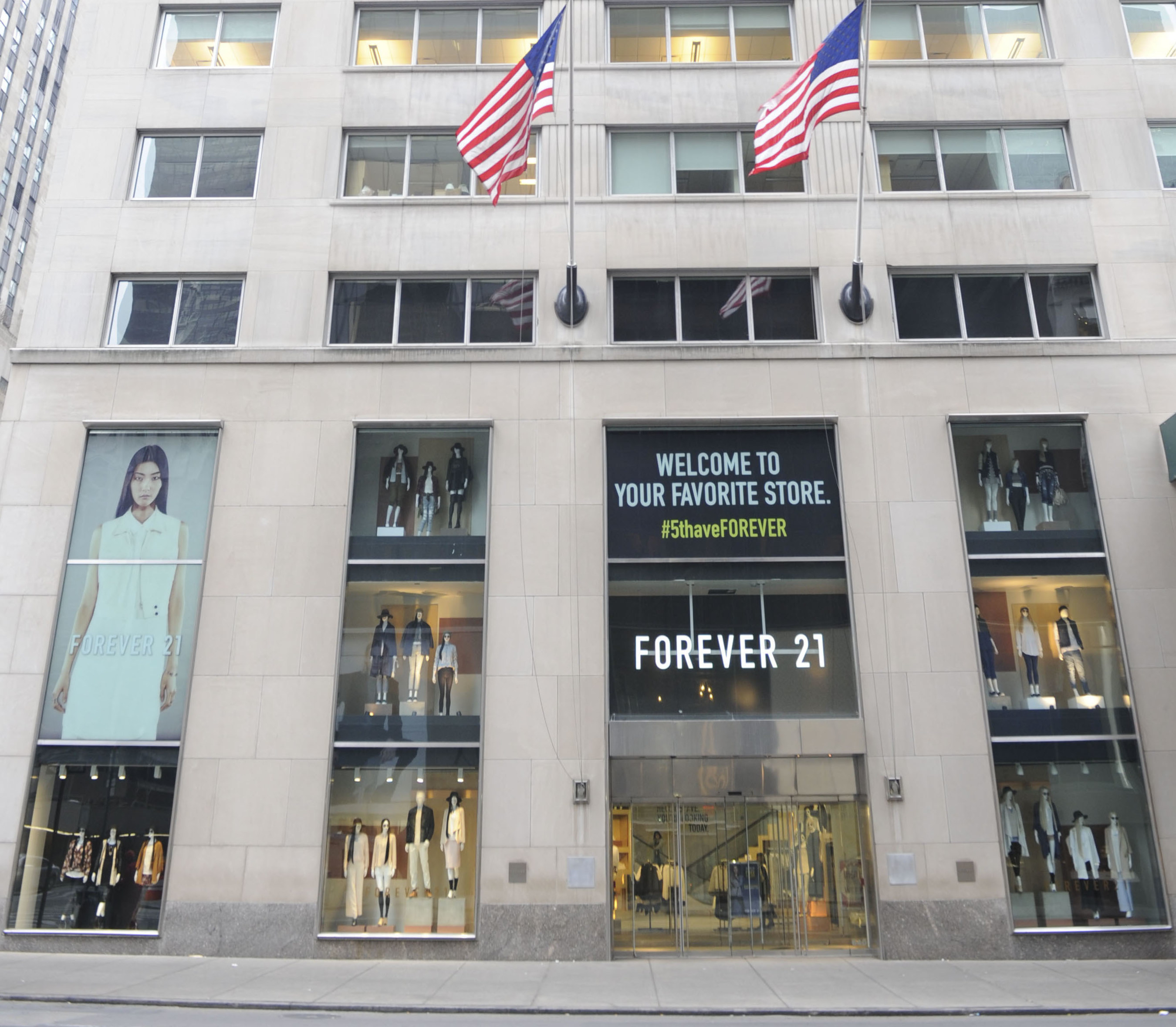 Teamwork Conquers New Forever 21 Store in Manhattan - The New York