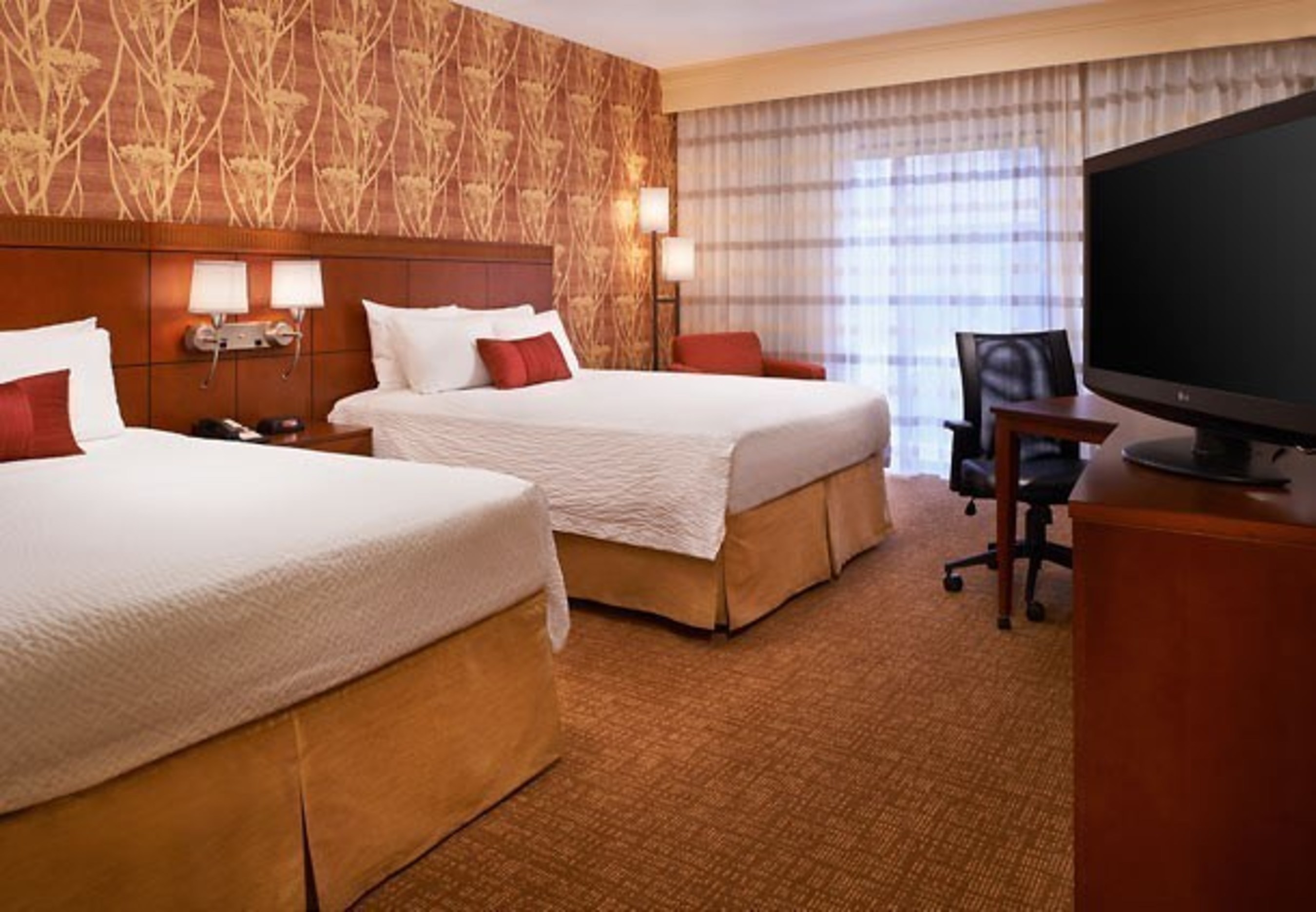 Music lovers heading to the 2015 Ravinia Festival can take advantage of overnight accommodations, transportation to/from the festival and a picnic lunch with a special deal from Courtyard Chicago Highland Park/Northbrook. For information, visit www.marriott.com/CHIHP or call 1-847-831-3338.