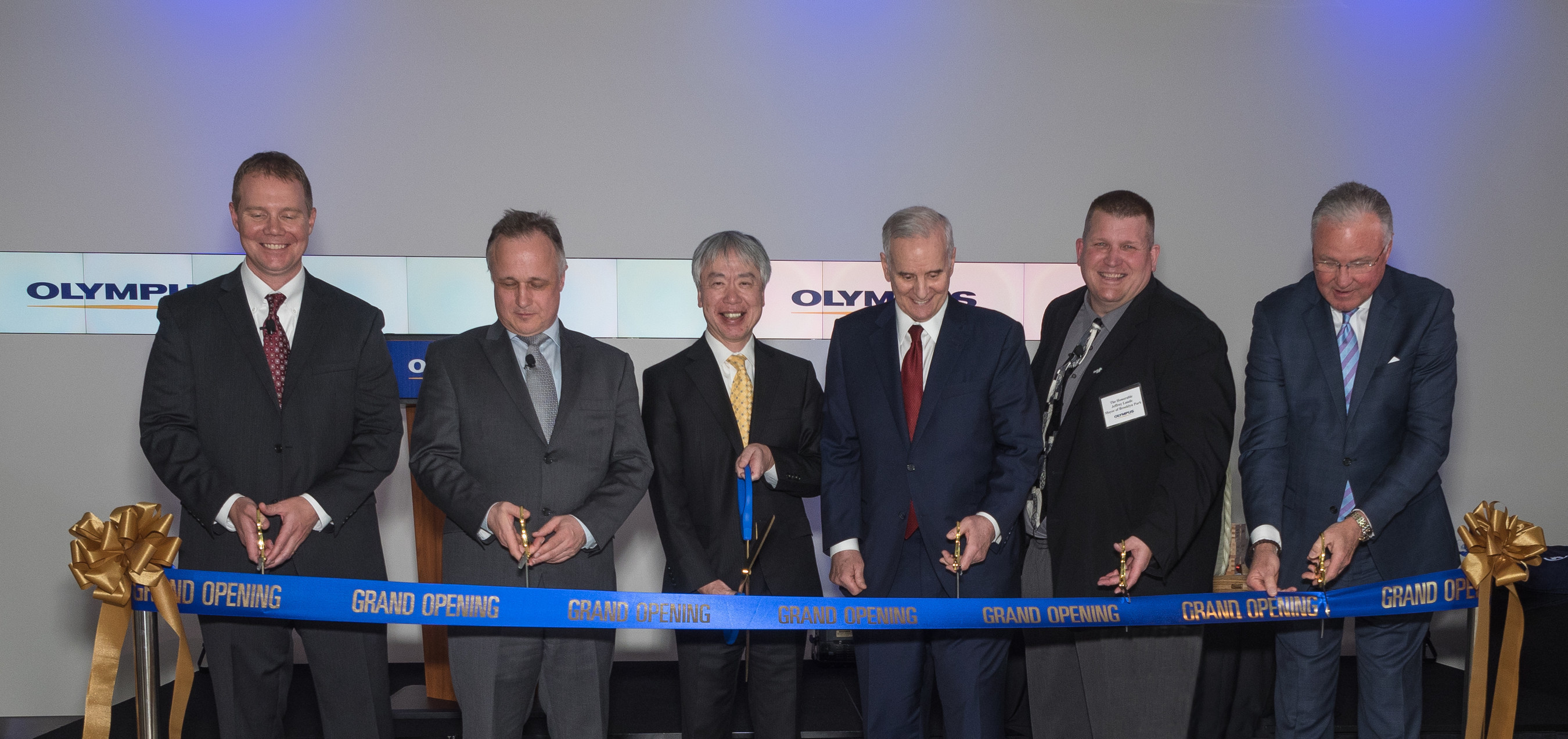 Olympus marks the official Grand Opening of its Surgical Innovation Center with a ribbon-cutting ceremony. Left to right: Scott M. Larson, Vice President, Surgical Energy Business Center, Olympus Surgical Technologies America (OSTA); Georg Schloer, President, OSTA; Hiroyuki Sasa, President, Olympus Corporation; Mark Dayton, Governor of Minnesota; Jeffrey Lunde, Mayor of Brooklyn Park, Minnesota; Michael Langley, CEO, Greater MSP