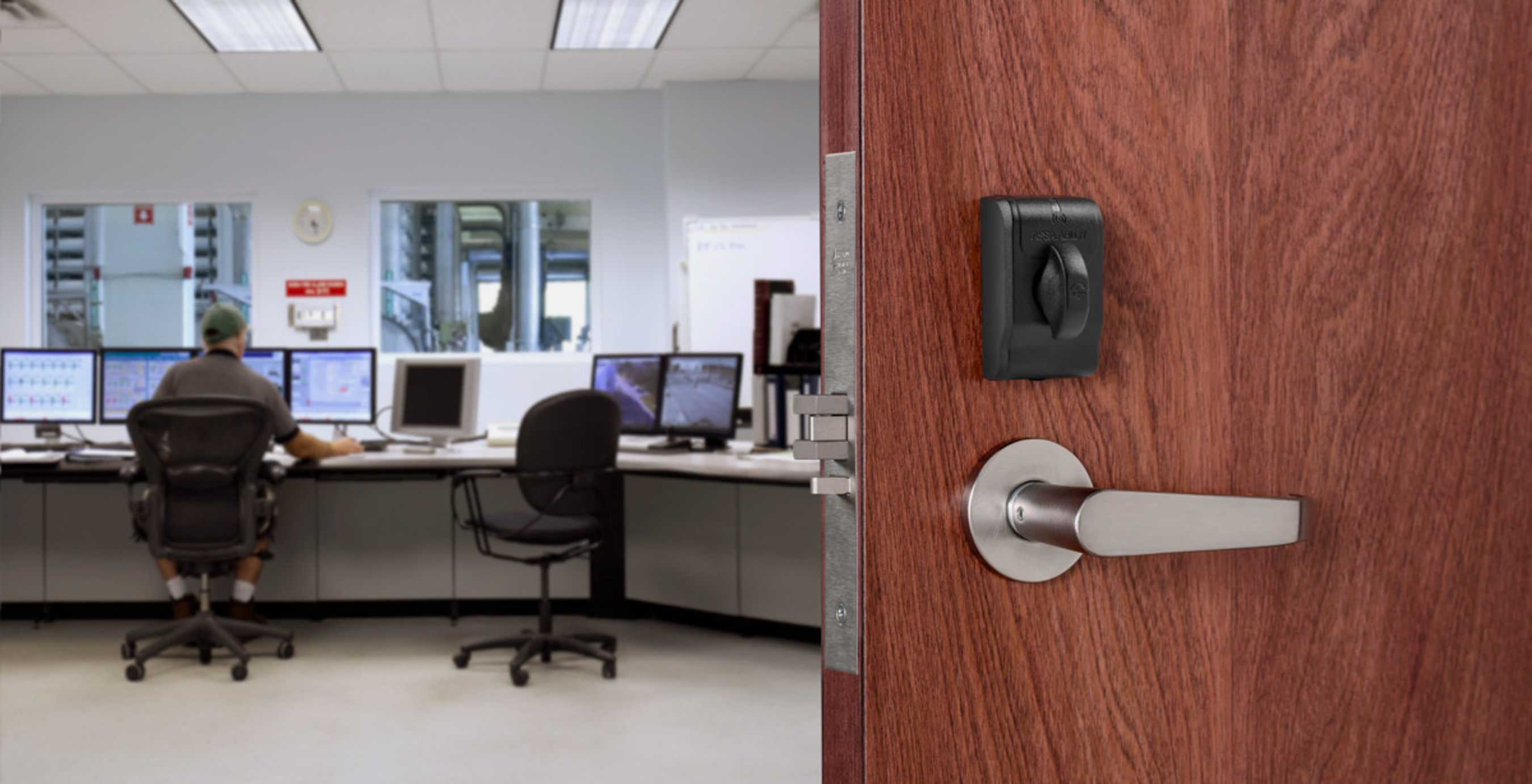 Medeco's M100 eCylinder uses local wireless communication between the lock and an Aperio hub to connect to an access control system, eliminating the cost and inconvenience of bringing wiring to the door opening.