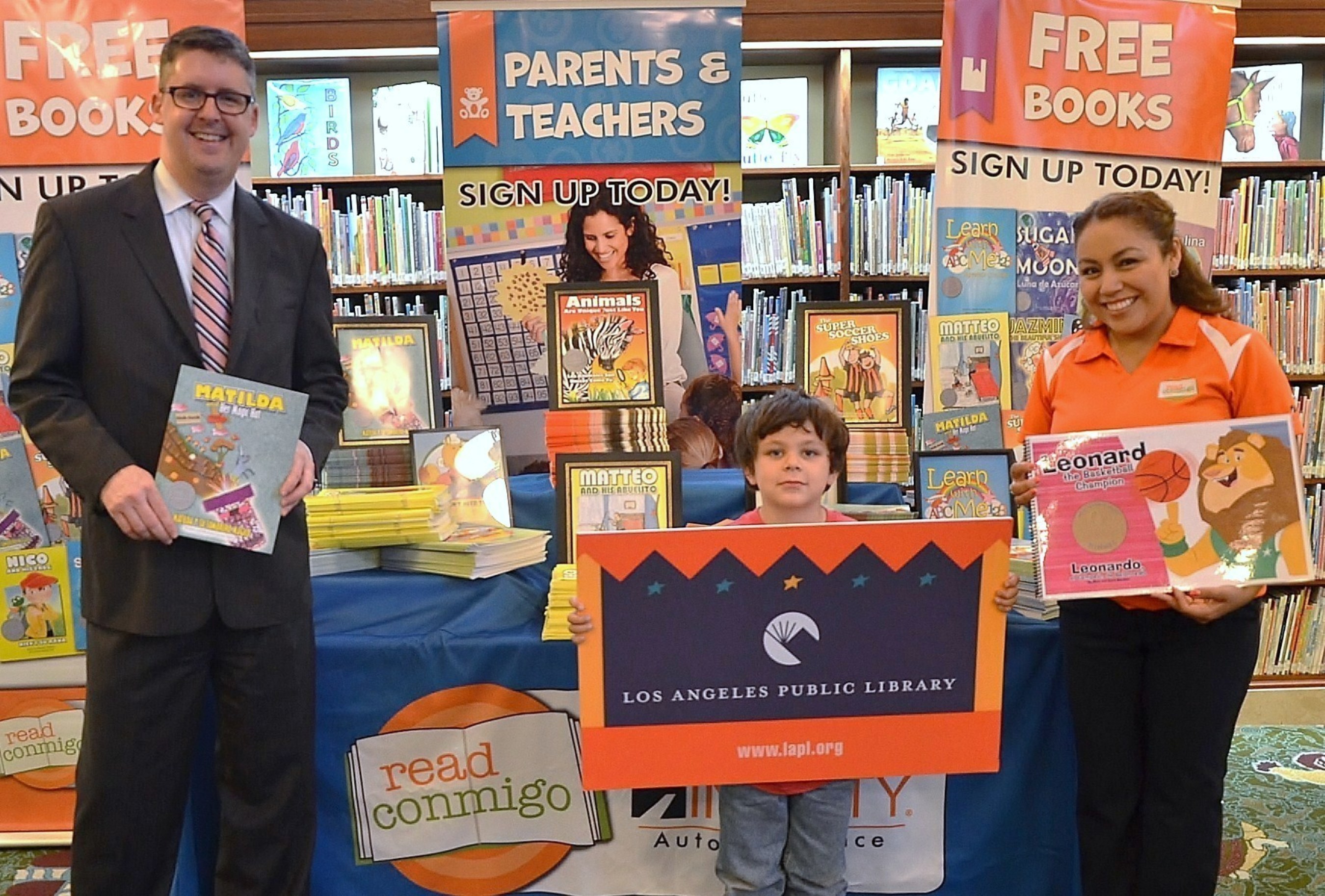 Pictured L to R: Los Angeles student Lucas Verdin (center) joins John F. Szabo, City Librarian, Los Angeles Public Library, and Fabi Harb, Multicultural Marketing Manager, Infinity Insurance in celebrating Read Conmigo's 10,000 book donation to the libraries.