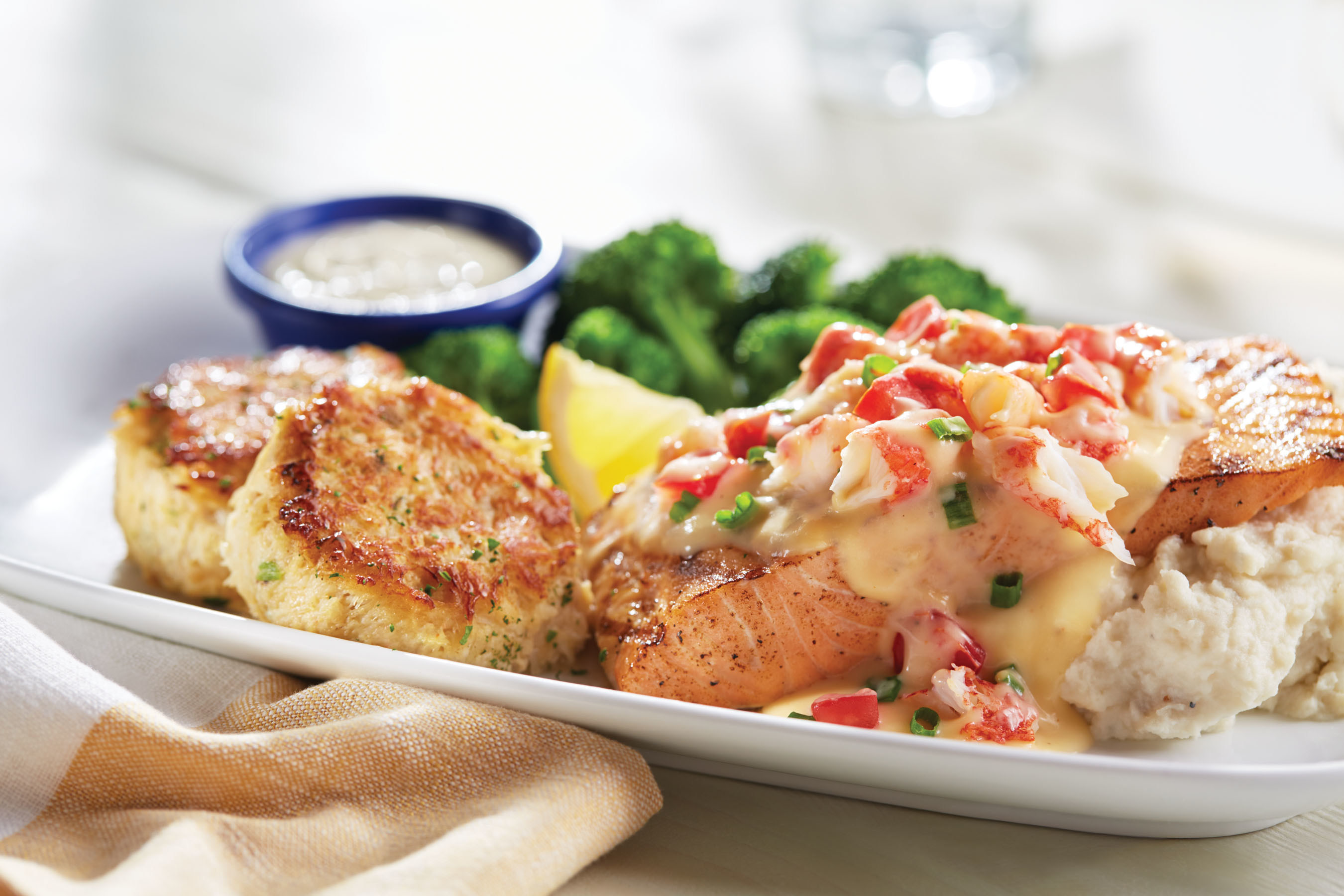 For the first time, Red Lobster is pairing wood-grilled, fresh Atlantic Salmon with premium jumbo lump crab cakes and a savory crab topping in its NEW! Jumbo Lump Crab Cakes & Crab-Topped Salmon.