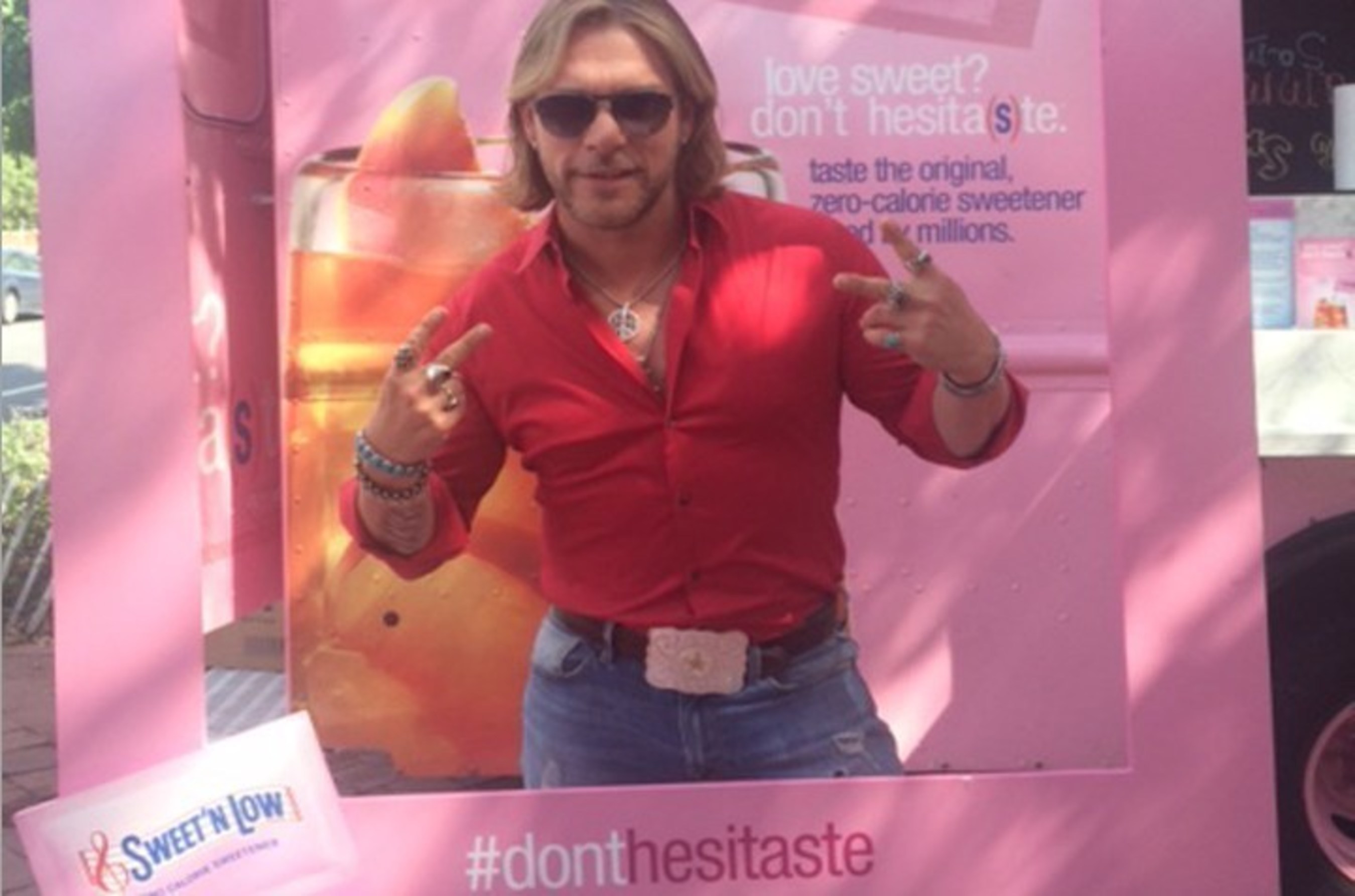 Craig Wayne Boyd, country musician and Season 7 winner of The Voice, enjoyed the Philadelphia stop on Sweet'N Low's Don't Hesita(s)te Tour. Boyd visited the tour at Spruce Street Park where fans sampled Sweet'N Low-sweetened iced tea, played games, and more. For each sample tasted along the 24-city tour a donation was made to Big Brothers Big Sisters.
