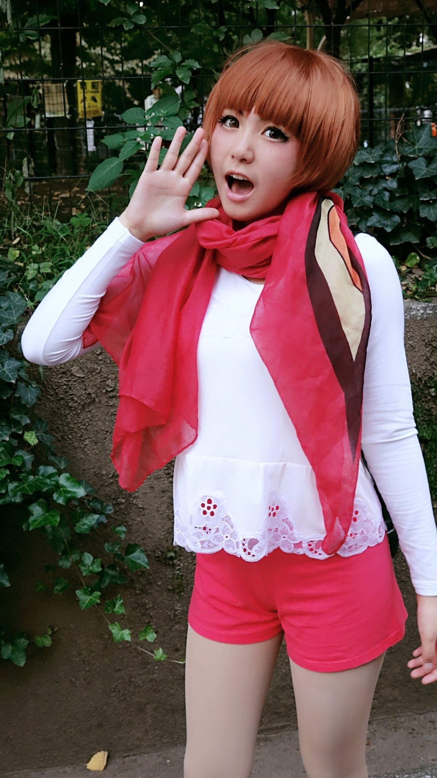 Cosplayer MilkTeaFox tries out the official Senketsu "eye" scarf, exclusive to the OMAKASE launch box.