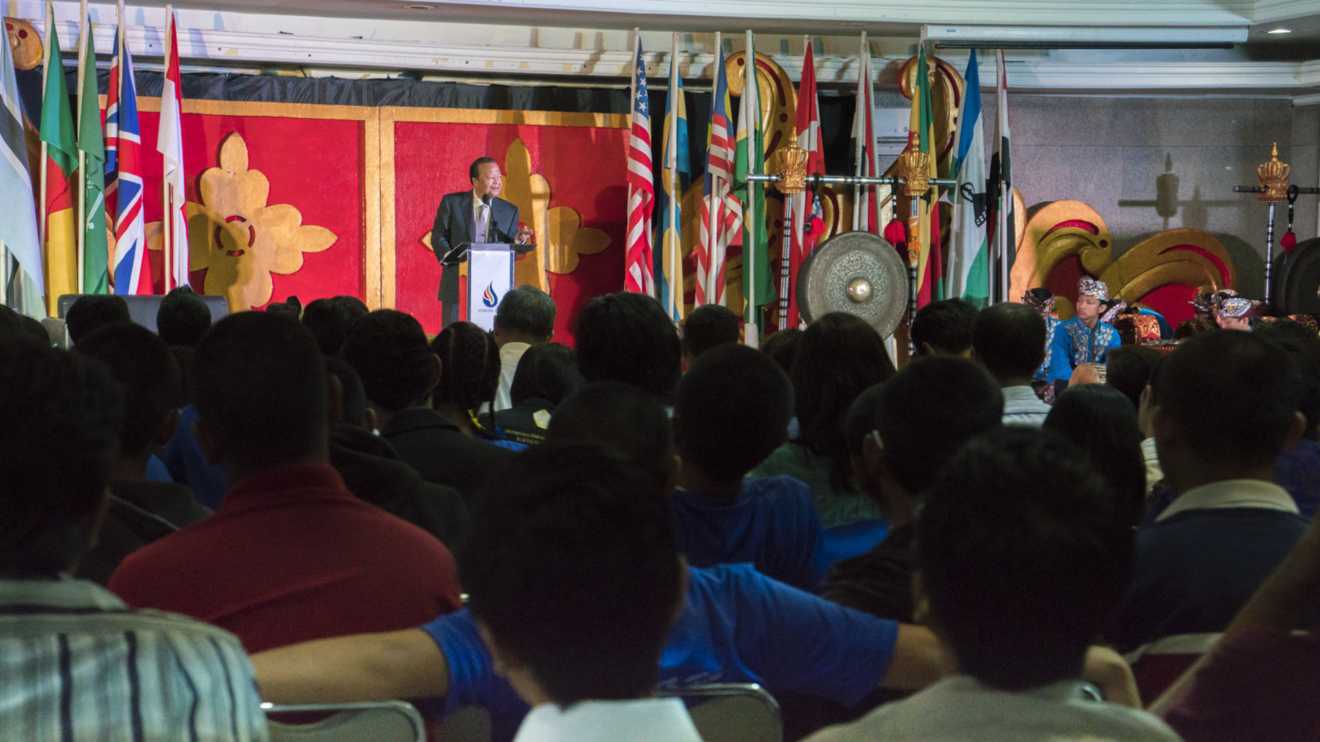 Speaking to university students in Indonesia and Malaysia, Prem Rawat emphasized that people have the power to find peace in their own lives despite immense societal challenges.