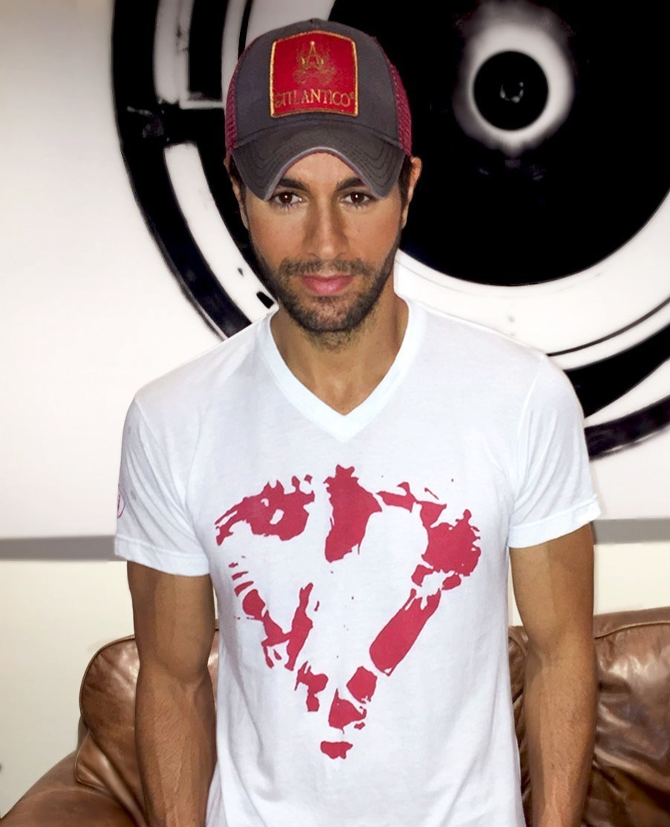 Enrique Iglesias sporting his new "heart" T-shirt.  All net proceeds from sales of the T-shirt will go to help kids in times of crises.  Photo by Al Silfen