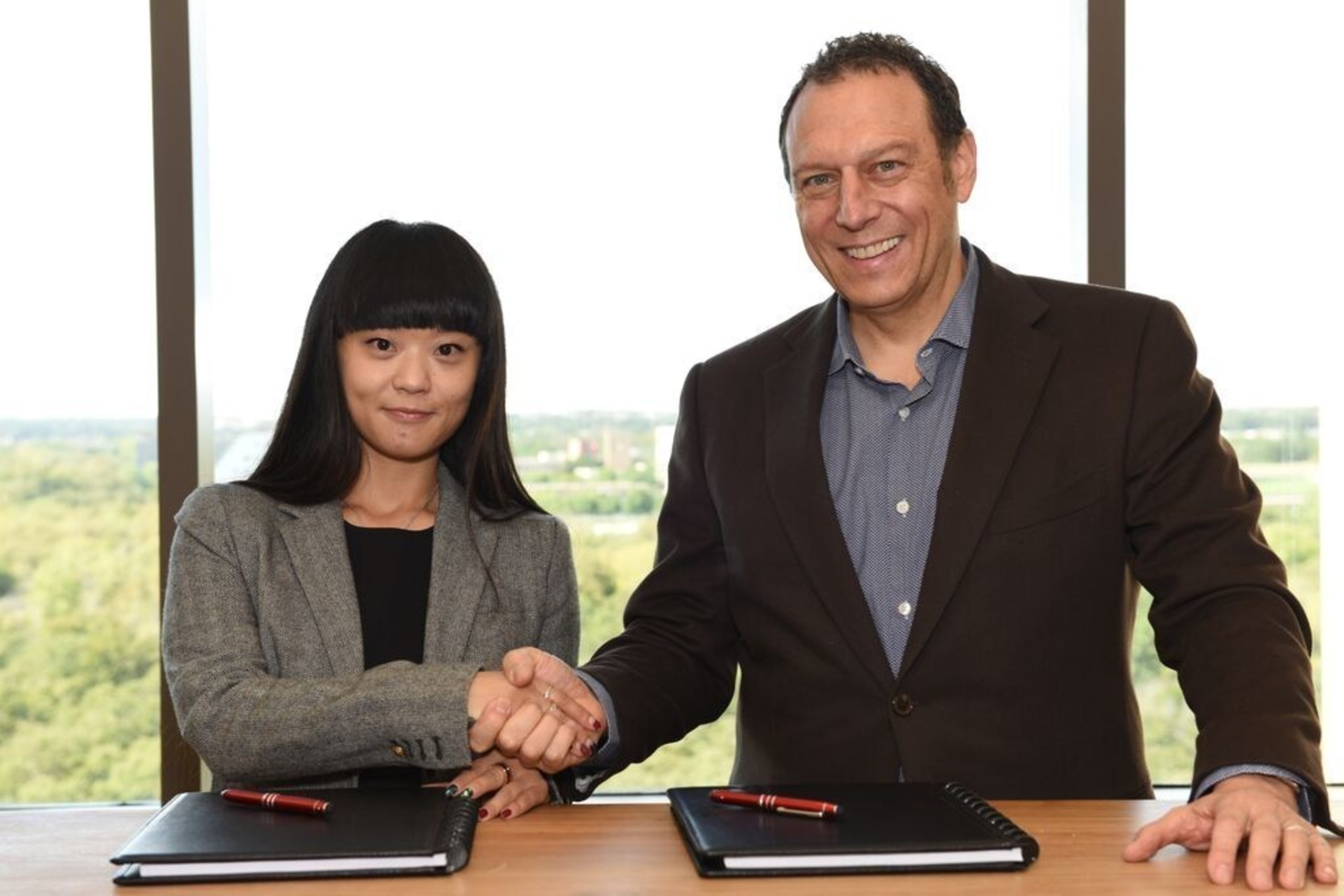 Feng Na, COO of Shijie99 with Sabre president and CEO Tom Klein at Sabre's global headquarters in Southlake, Texas, USA