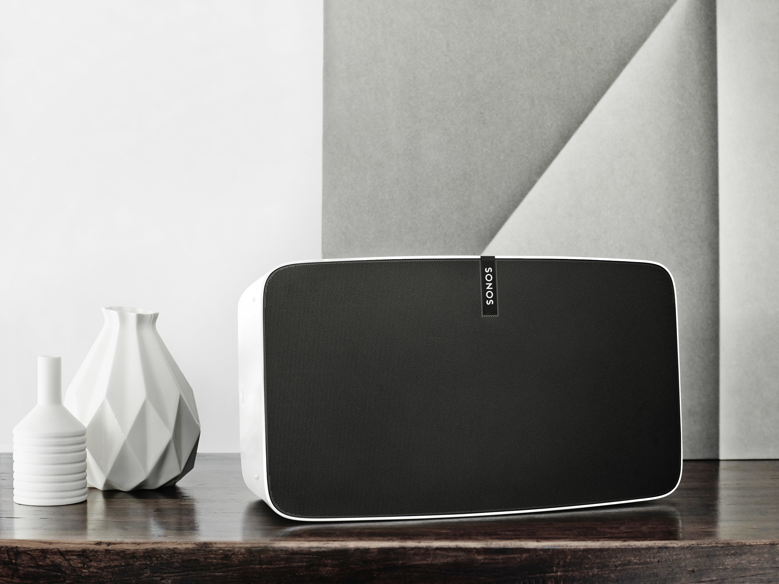 SONOS PLAY:5 incorporates an innovative design that allows for the most effective wireless performance